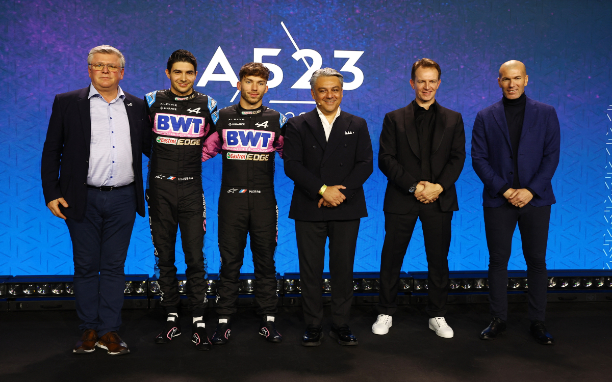 F1: Presenta Alpine su nuevo bólido y a Zizou como embajador | Video