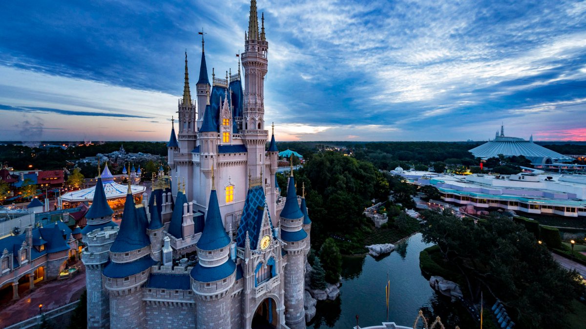 Florida a un paso de eliminar el autogobierno de Disney