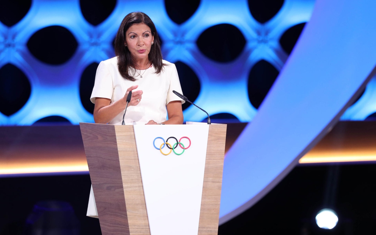 La alcaldesa de París no quiere atletas rusos en los Juegos Olímpicos 'si continúa la guerra'