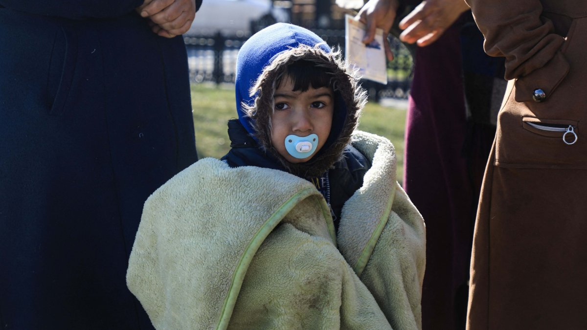 La dolorosa realidad: miles pasan hambre y frío tras catastrófico terremoto en Turquía y Siria