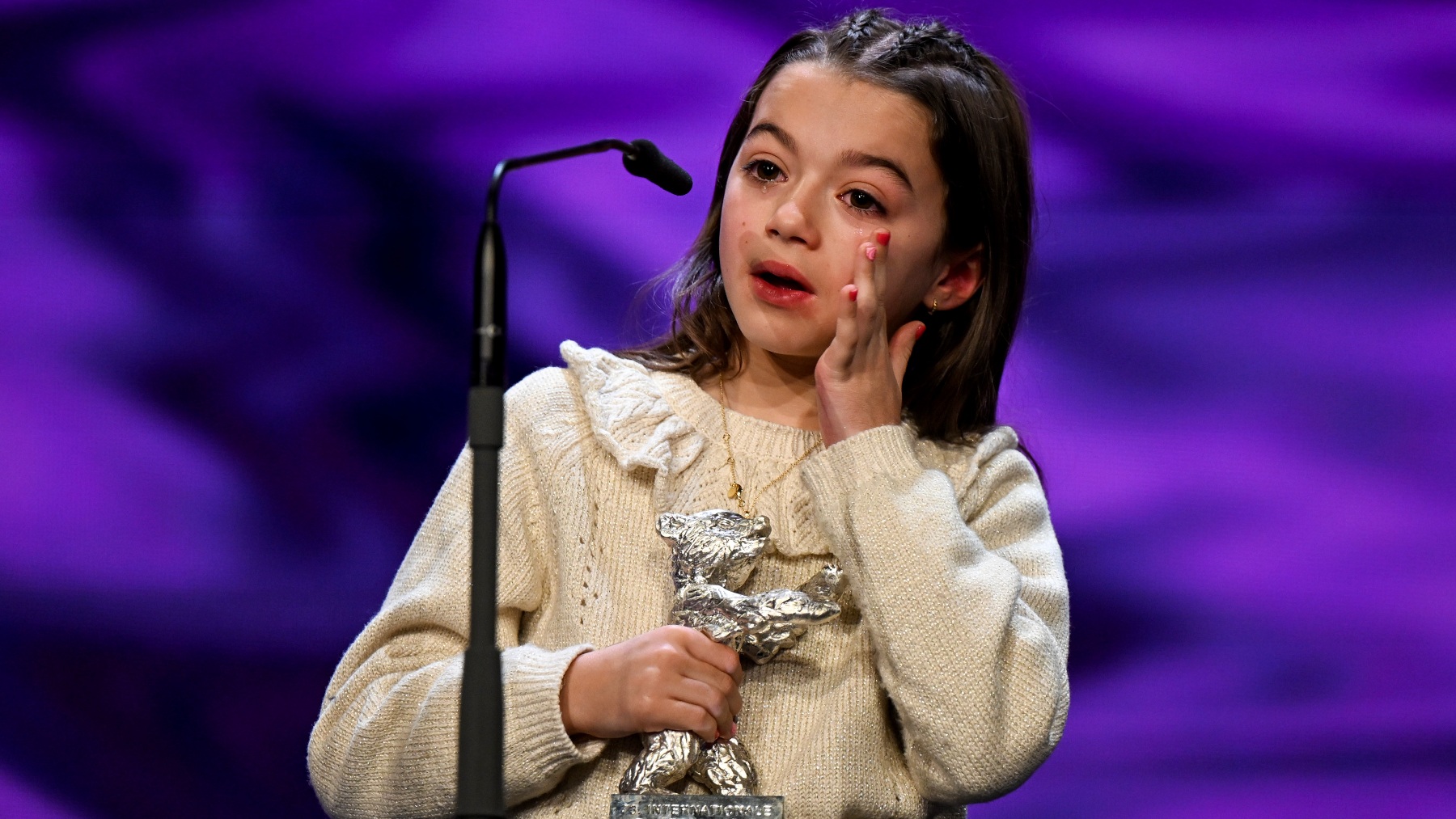 La española Sofía Otero, de ocho años, gana el Oso de Plata a la Mejor interpretación en la Berlinale
