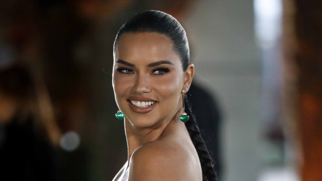 La modelo Adriana Lima será la nueva embajadora mundial de la FIFA para los aficionados