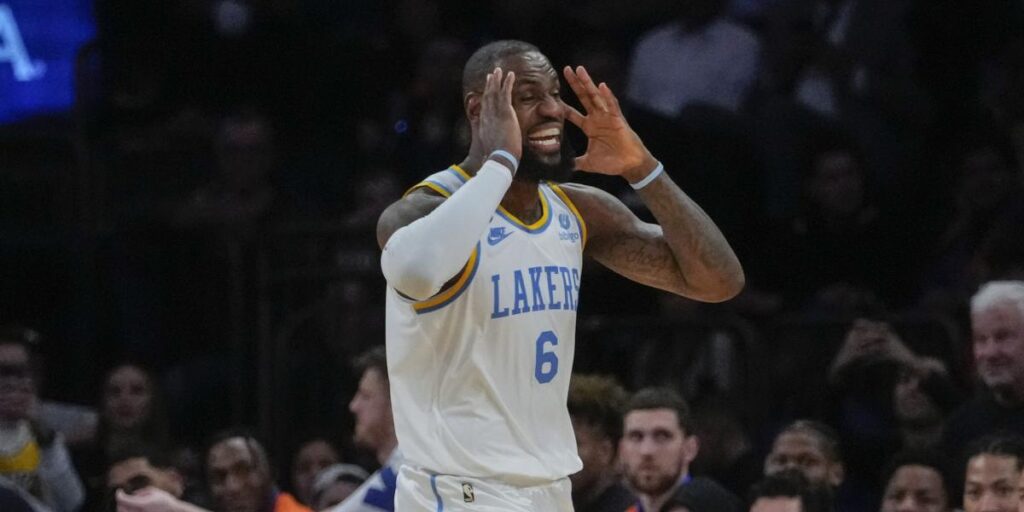 Los Lakers asaltan el Madison Square Garden con un LeBron James de récord