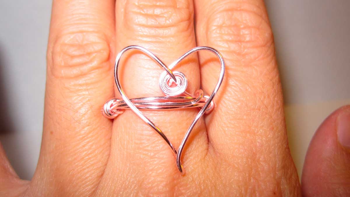 Los anillos de alambre son una forma barata de tener una bisutería propia