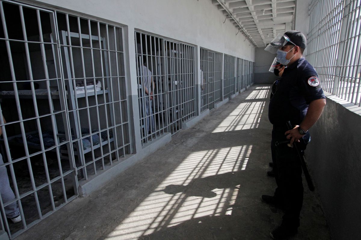 Los guardias en las cárceles de México, atrapados entre la falta de recursos y el poder criminal de los reos