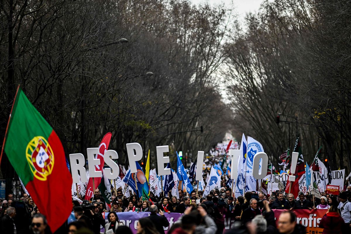 Los profesores redoblan su pulso contra el Gobierno portugués con una manifestación histórica en Lisboa