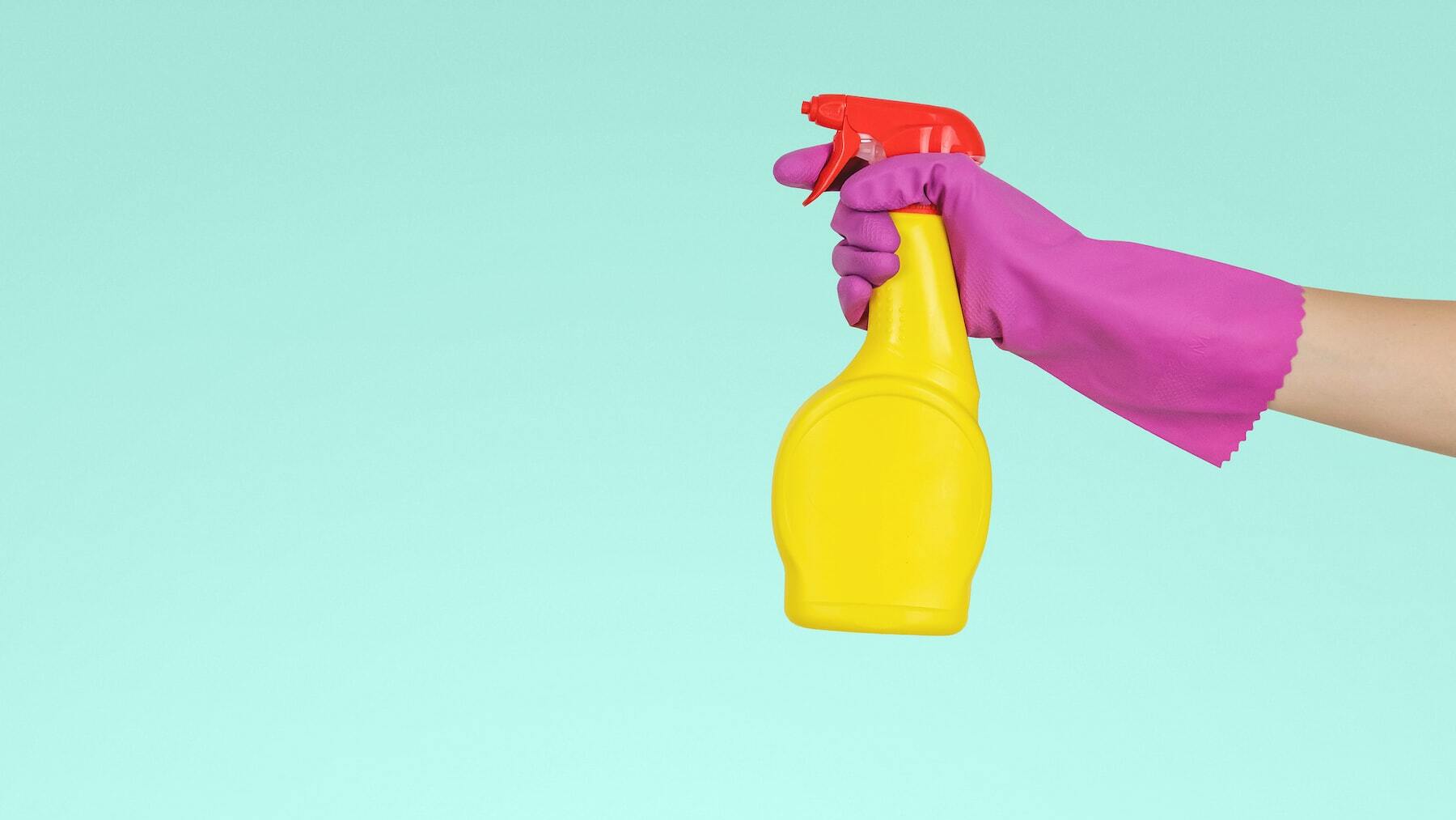 Los usos más sorprendentes del suavizante en la limpieza del hogar