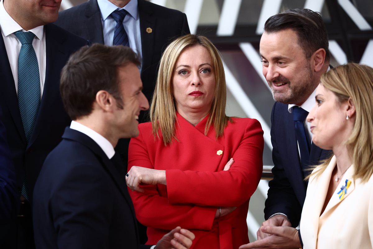 Meloni, irritada con Macron al excluirla del encuentro con Zelenski en el Elíseo