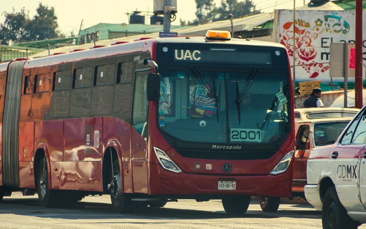 Metrobús atropella a mujer en Centro Histórico de la CDMX