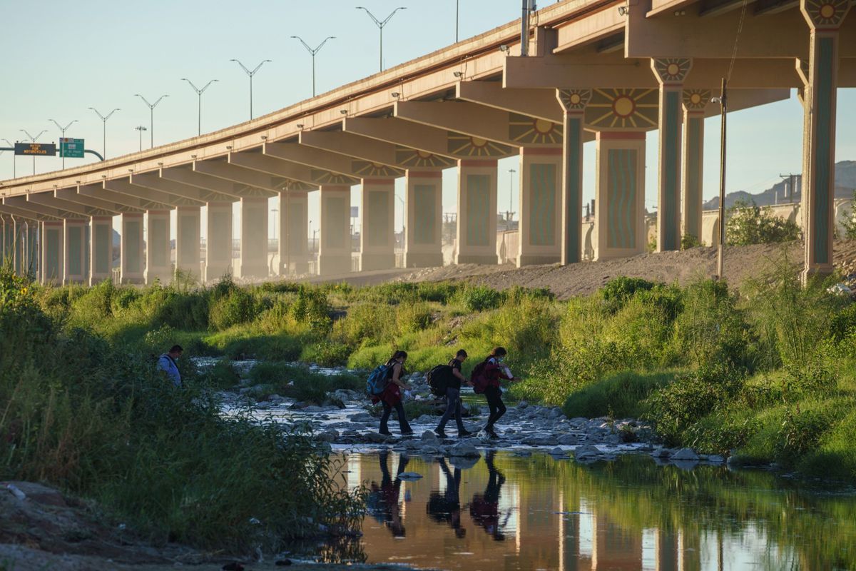 México celebra el desplome de detenciones de migrantes de Venezuela, Haití, Cuba y Nicaragua en la frontera con EE UU