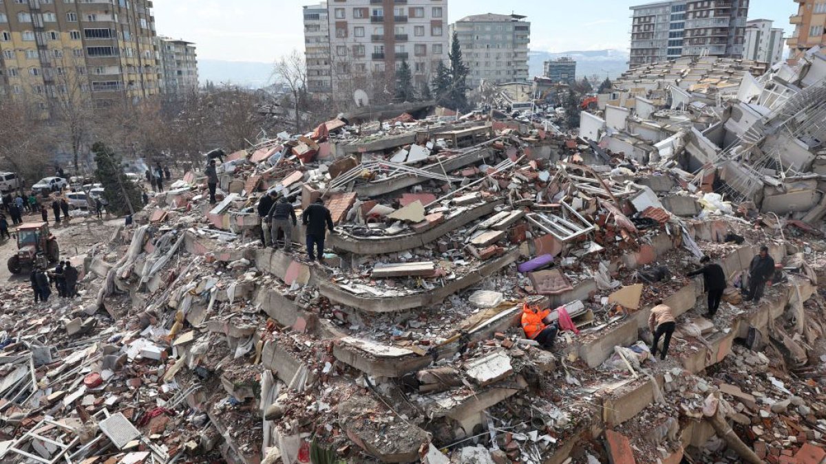 Por qué fueron tan devastadores los terremotos en Turquía y Siria