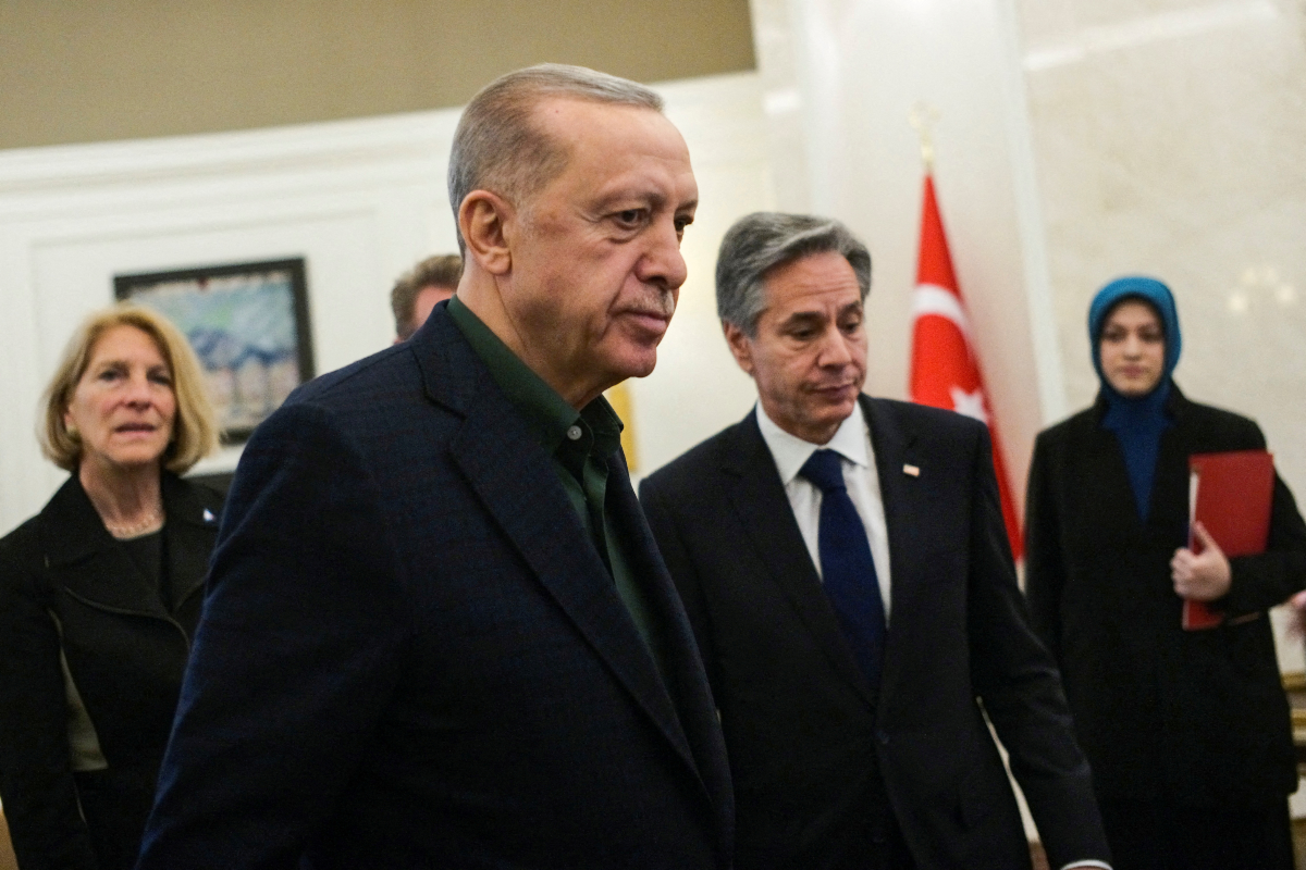 Presidente de Turquía pide perdón por lentitud en ayuda ante sismos