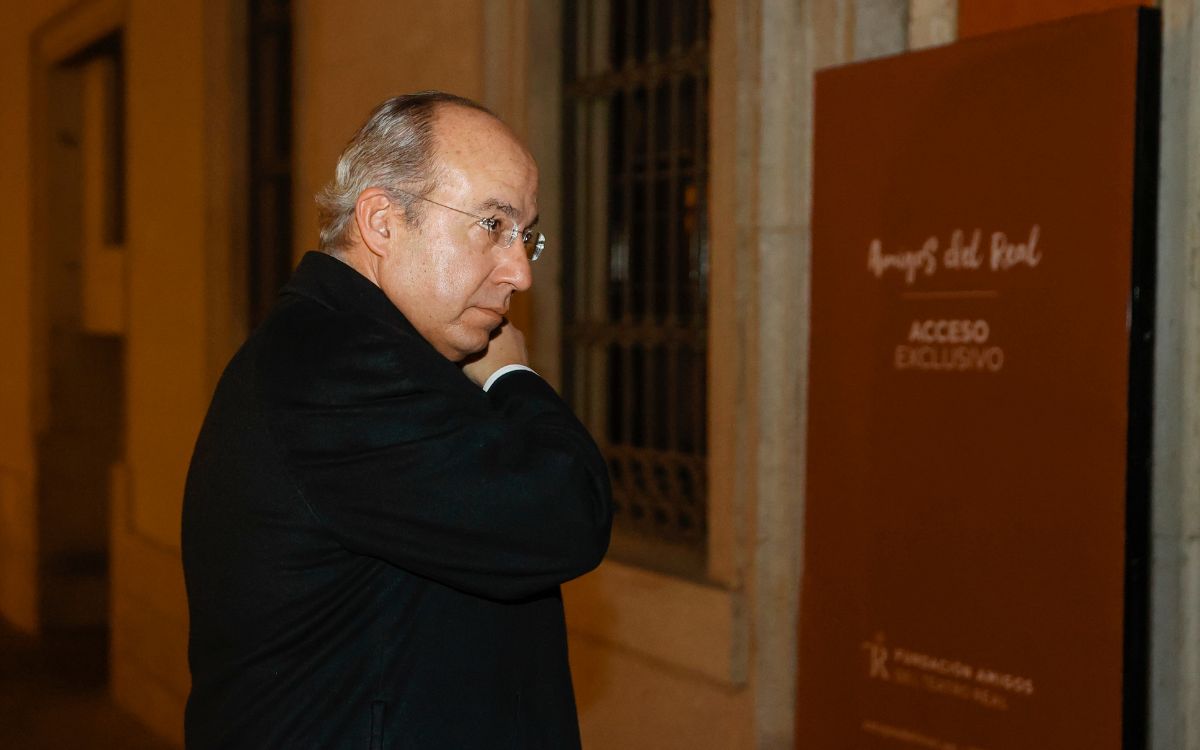 Reaparece Felipe Calderón en fiesta de expresidente español