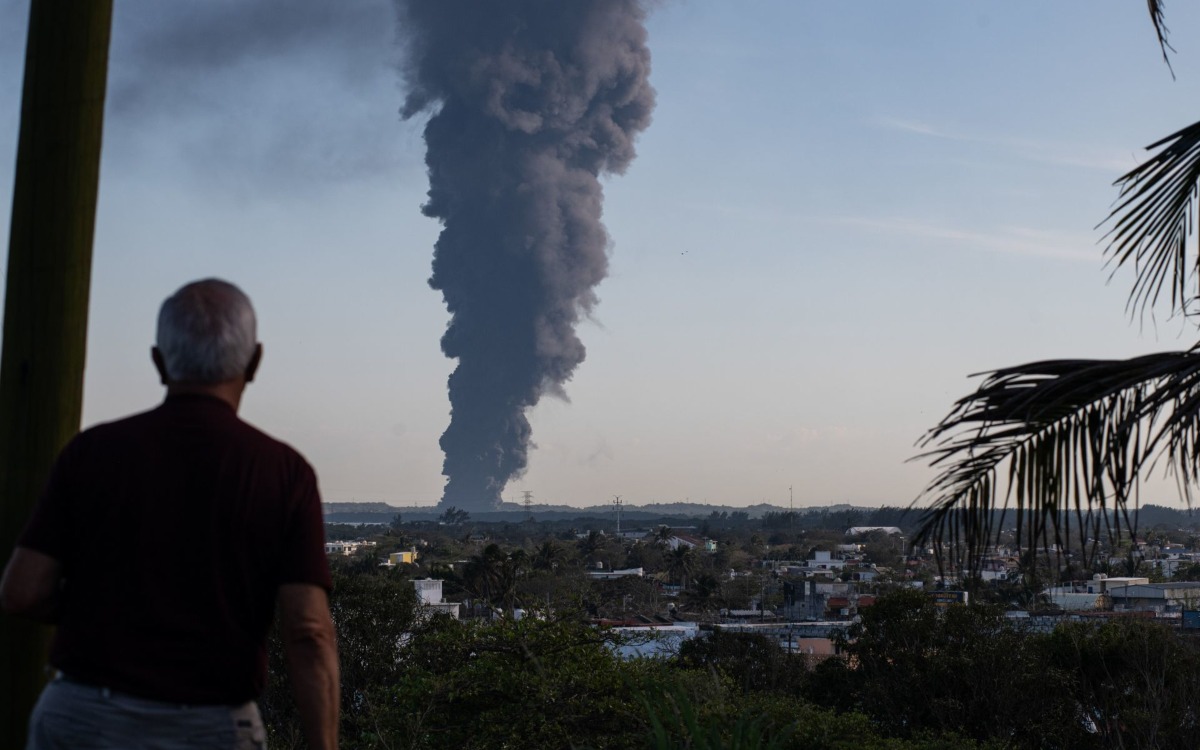 Reportan cuatro fallecidos por incendios en instalaciones de Pemex en Veracruz
