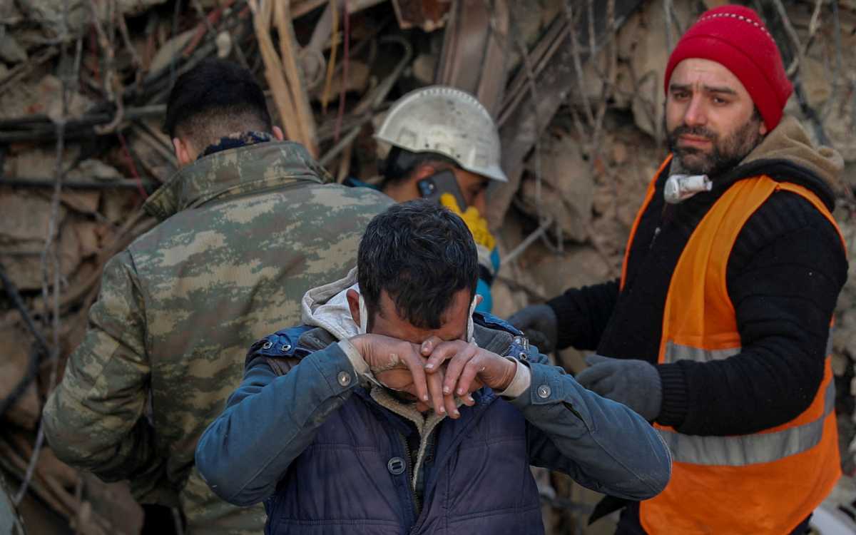 Reportan más de 33 mil muertos por sismos en Turquía y Siria