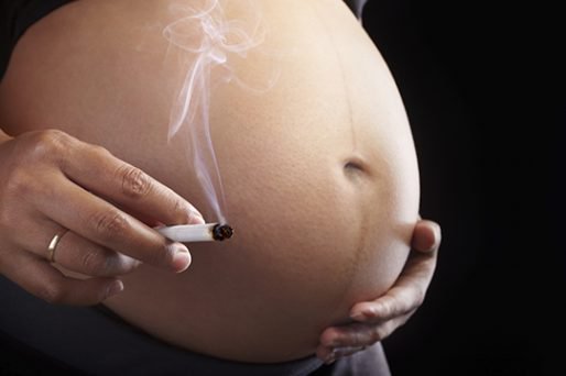 Riesgos de fumar en el embarazo y efectos secundarios para el bebé