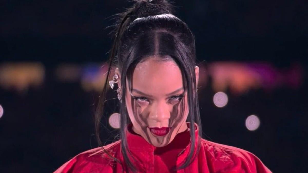 Rihanna confirma embarazo tras el espectáculo de medio tiempo del Super Bowl