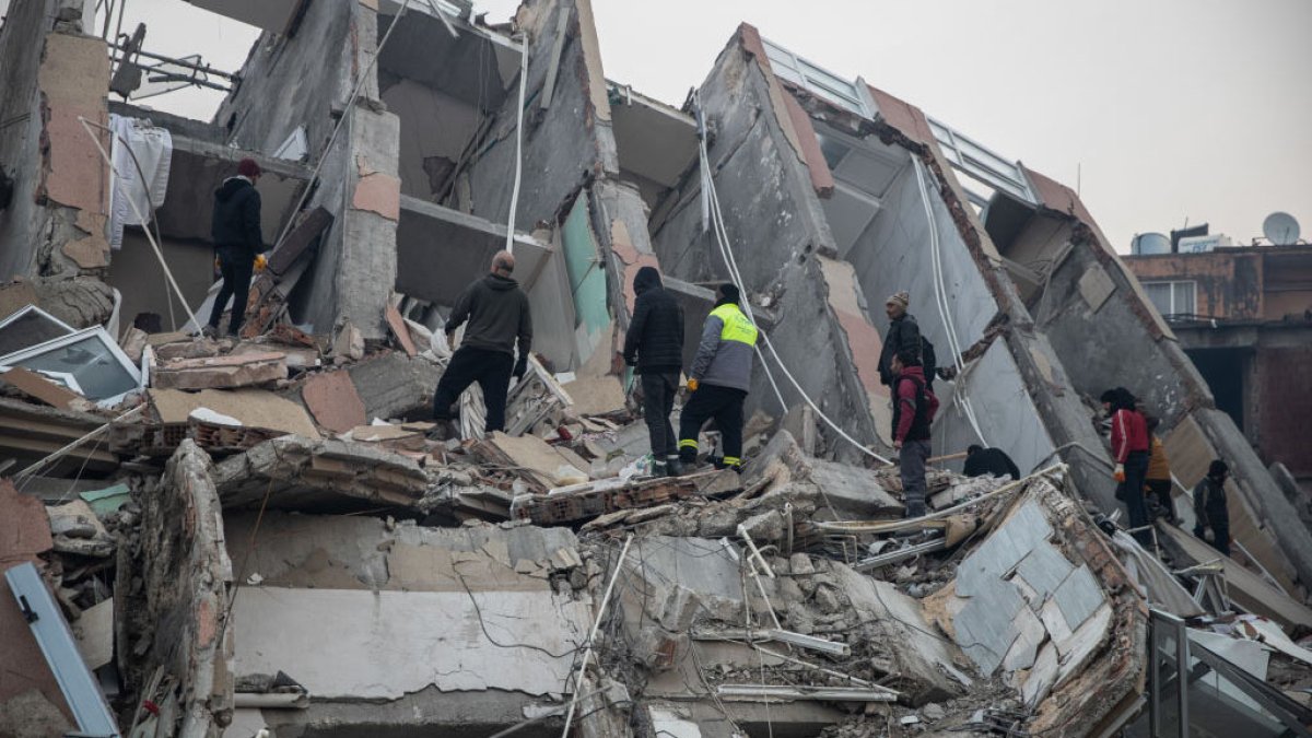 Se desvanecen las esperanzas de hallar sobrevivientes bajo los escombros tras los terremotos en Turquía y Siria