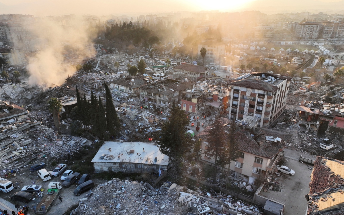 Suben a más de 20 mil muertos en Turquía y Siria por terremotos