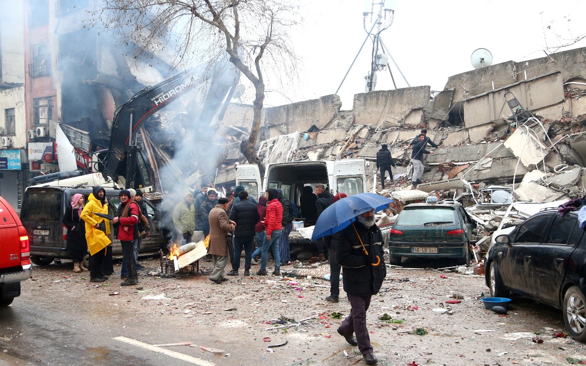 Terremotos azotan Turquía y Siria; personas sobreviven entre escombros | Fotogalería
