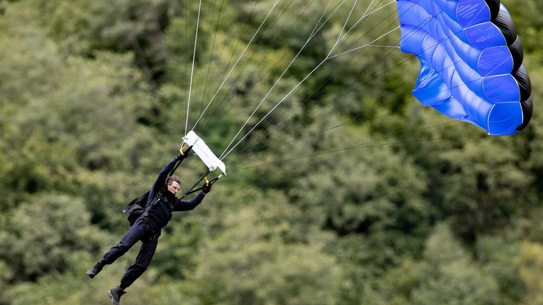 Tom Cruise sólo tenía seis segundos para abrir su paracaídas en su último salto mortal de ‘Misión Imposible 7’