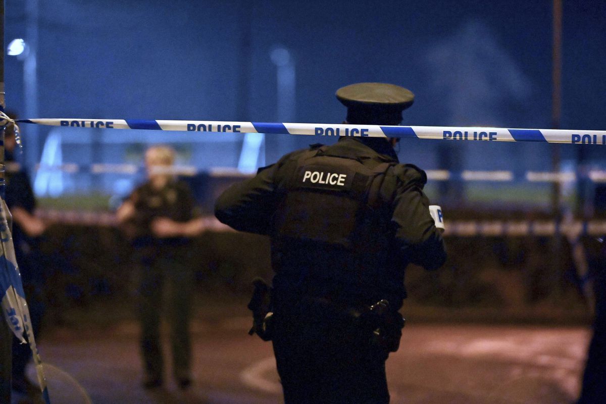 Tres detenidos en Irlanda del Norte por el intento de asesinato de un agente de policía