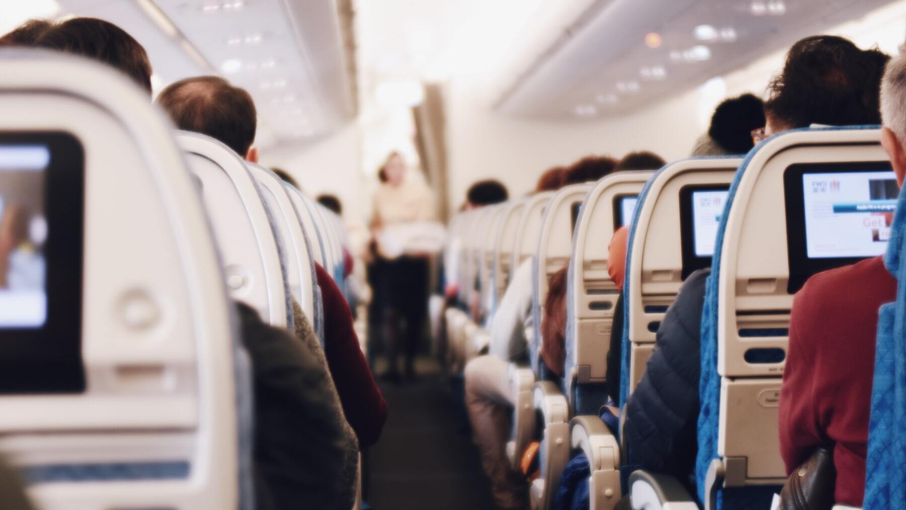 nunca te sientes en estos asientos cuando viajes en avión