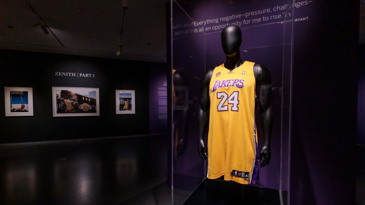 venden camiseta de Kobe Bryant de cuando jugaba para Los Angeles Lakers