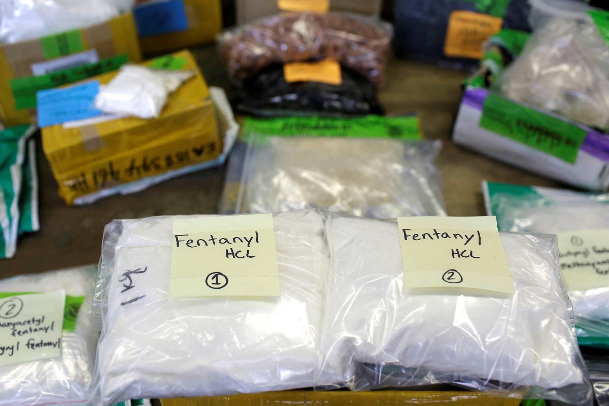 Acusan de asesinato por sobredosis a traficante de fentanilo en EU