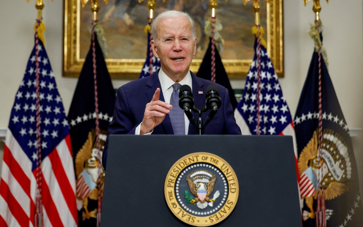 Biden pide más sanciones a ejecutivos por quiebra de bancos