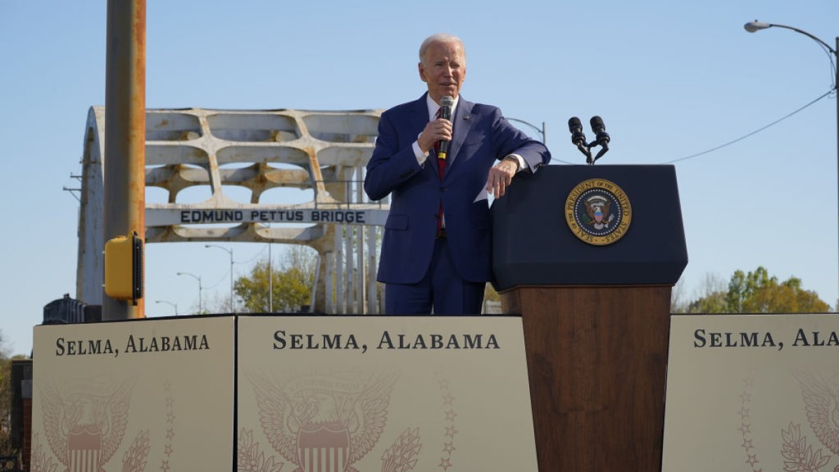 Biden se compromete a defender el voto en Selma, ícono de lucha por los derechos civiles