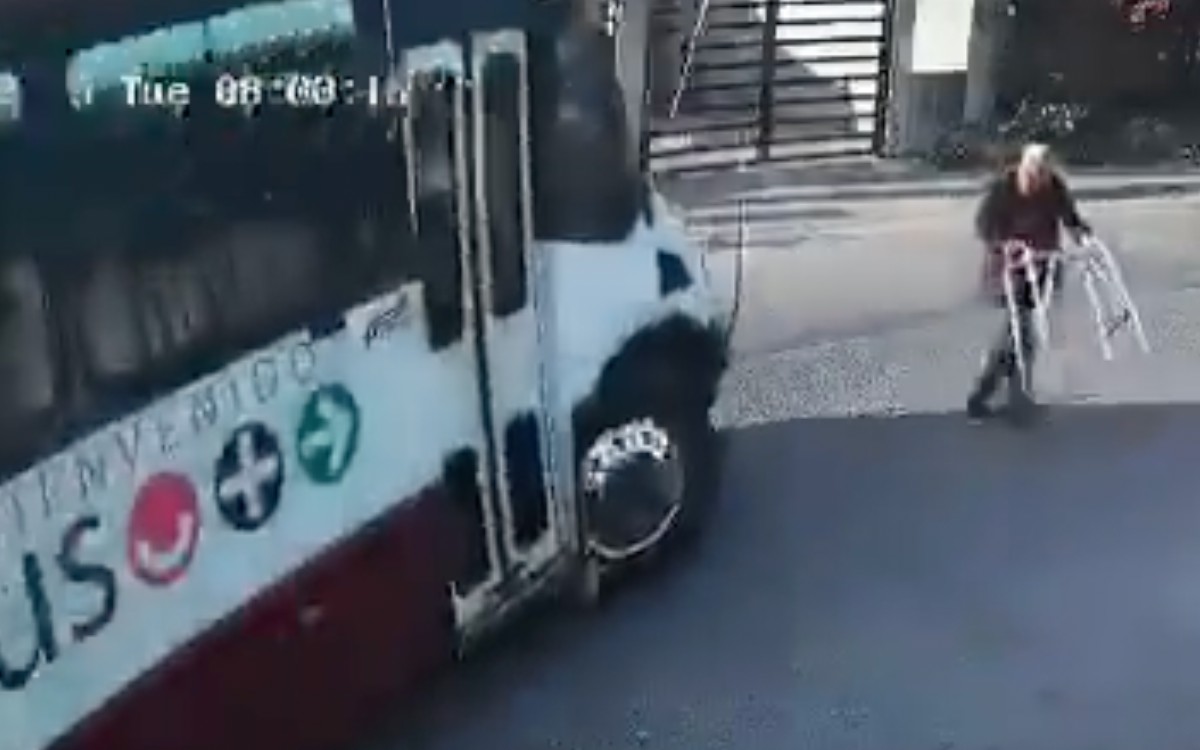 Camión urbano atropella a señor en andadera en Sinaloa | Video