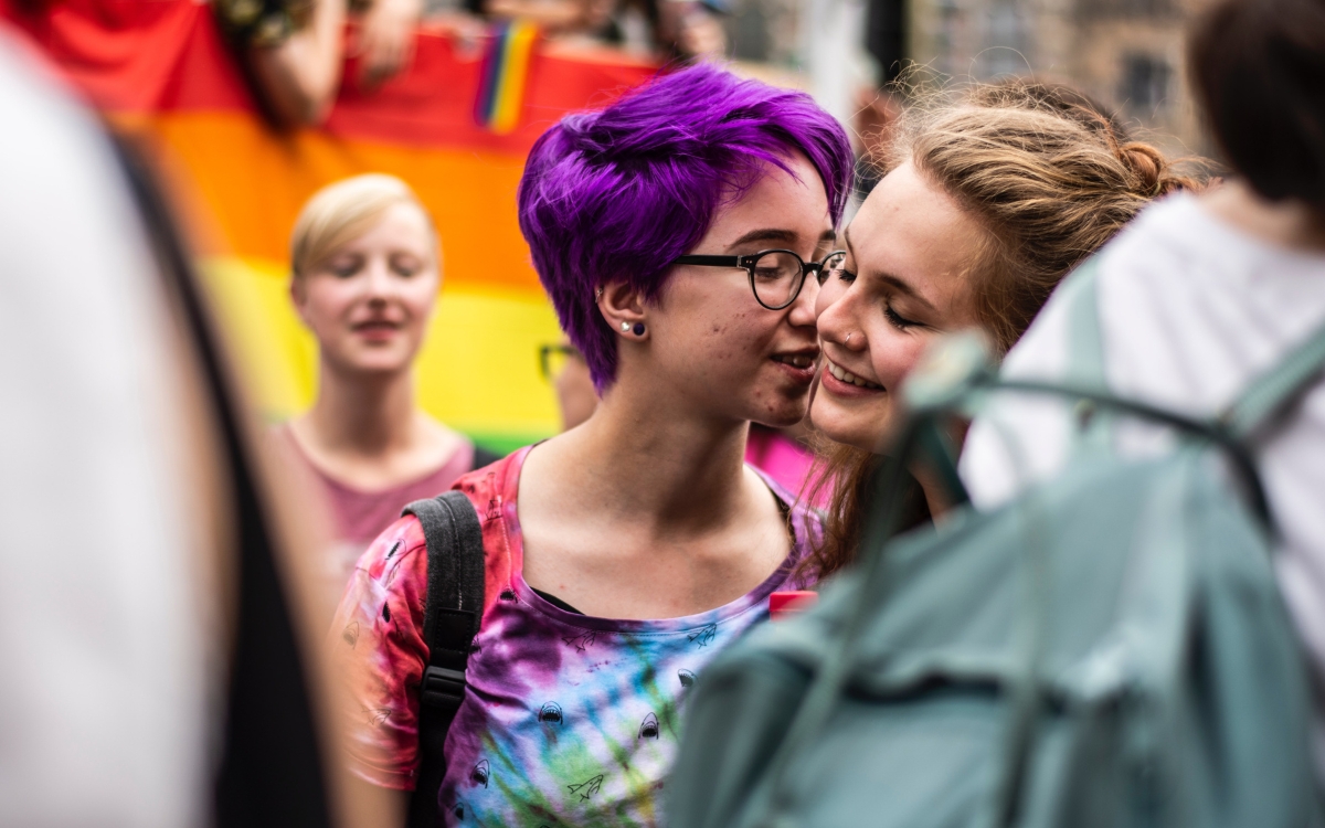 Chile declara Día de la Visibilidad Lésbica y causa polémica