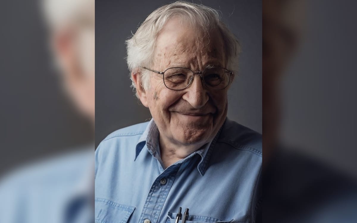 Chomsky: ‘Trabajadores de hoy aspiran a servir a sus dueños’