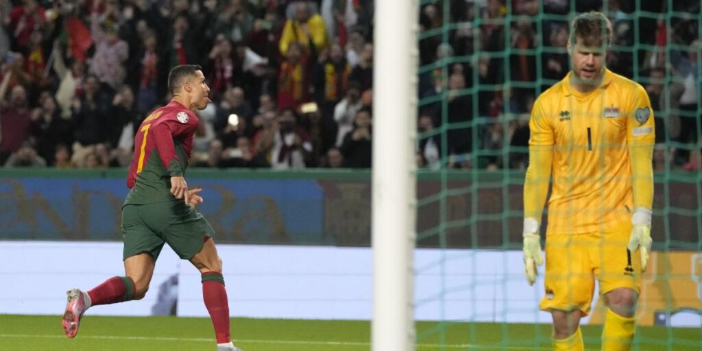 Cristiano agranda su leyenda en la plácida goleada de Portugal