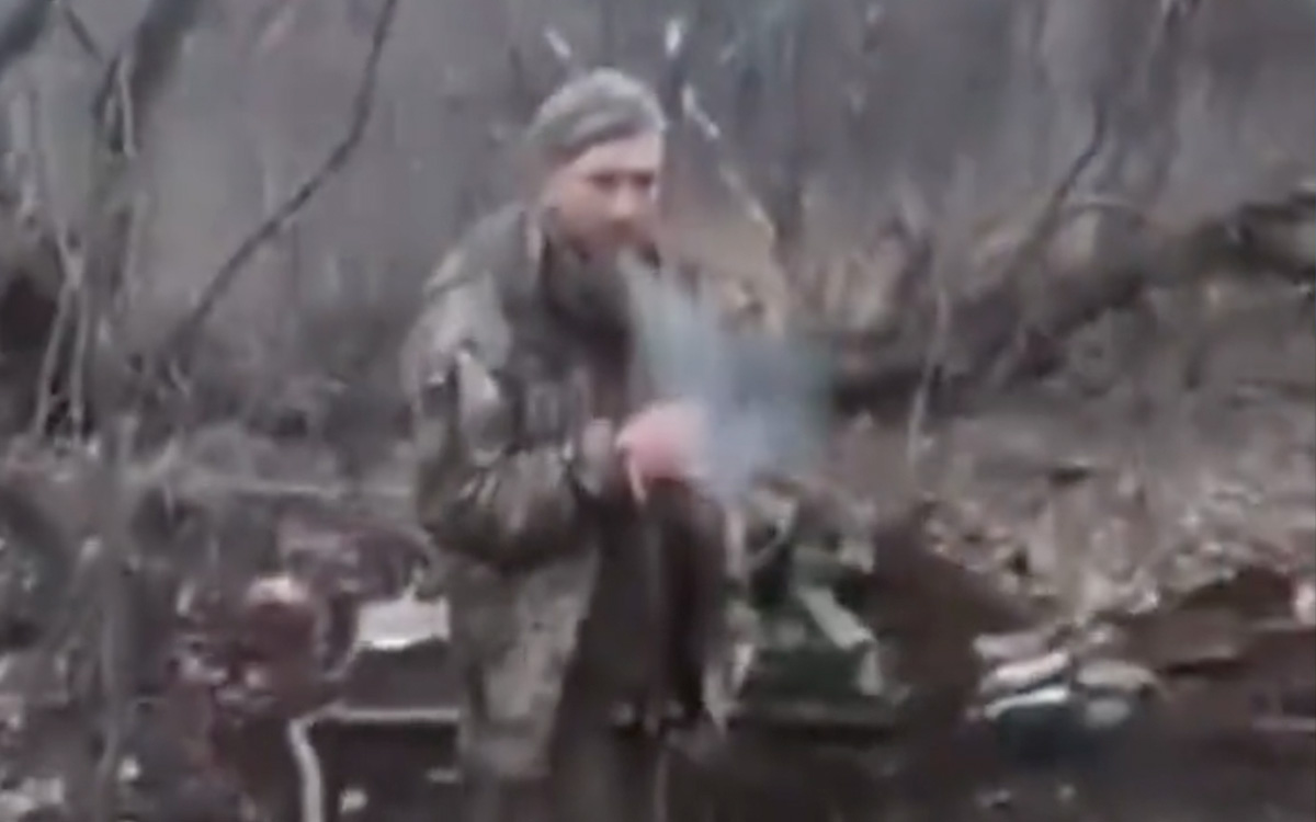 Ejecutan a prisionero de guerra tras gritar: 'Gloria a Ucrania' | Video