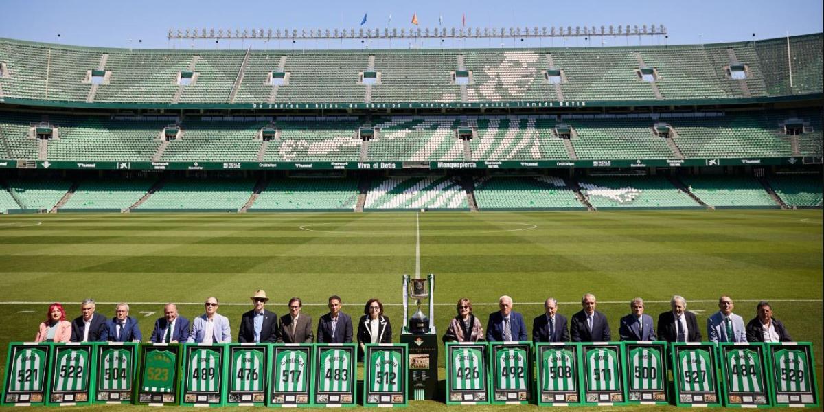 El Betis homenajea a sus 'Campeones del 77'