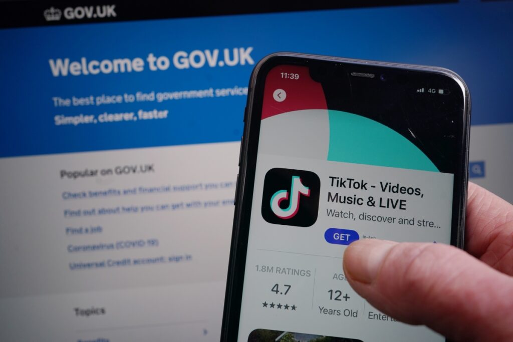 El Reino Unido se une a otros países para prohibir TikTok en dispositivos gubernamentales