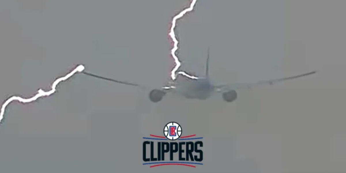 El avión de los Clippers, alcanzado por un rayo