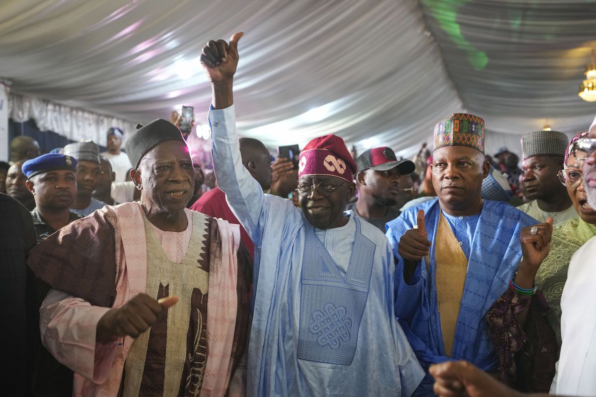 El candidato gubernamental Bola Tinubu gana las elecciones en Nigeria