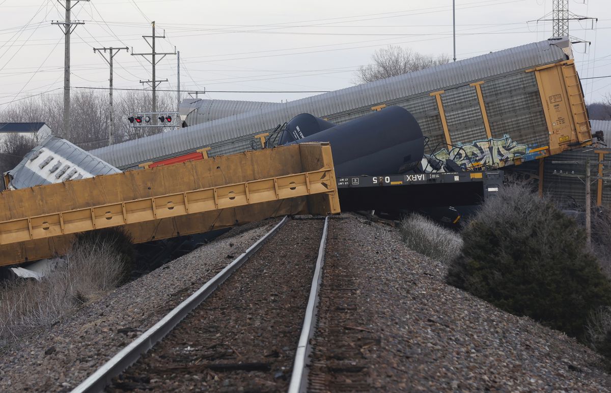 El segundo siniestro en un mes de un mercancías en Ohio atiza el debate sobre la seguridad ferroviaria en EE UU