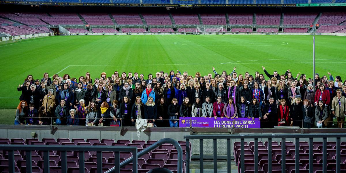 Empleadas y socias del Barça debaten la presencia femenina en el club