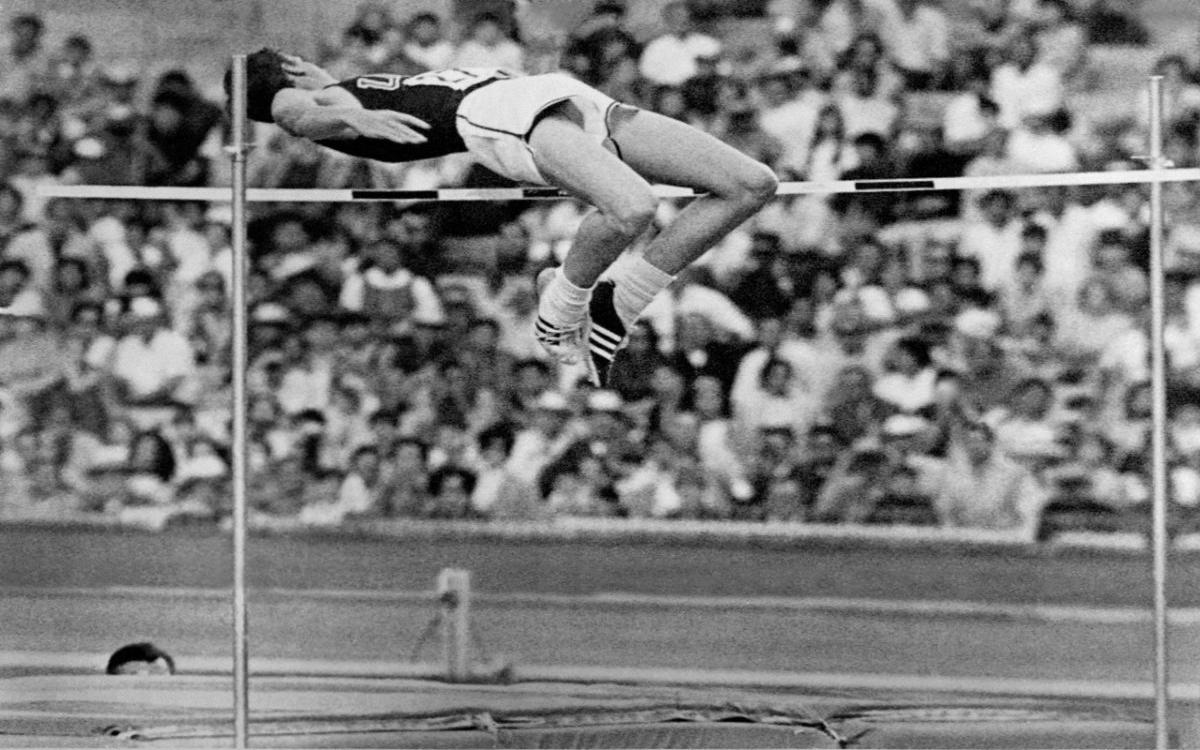 Fallece Dick Fosbury, quien revolucionó el salto de altura | Video
