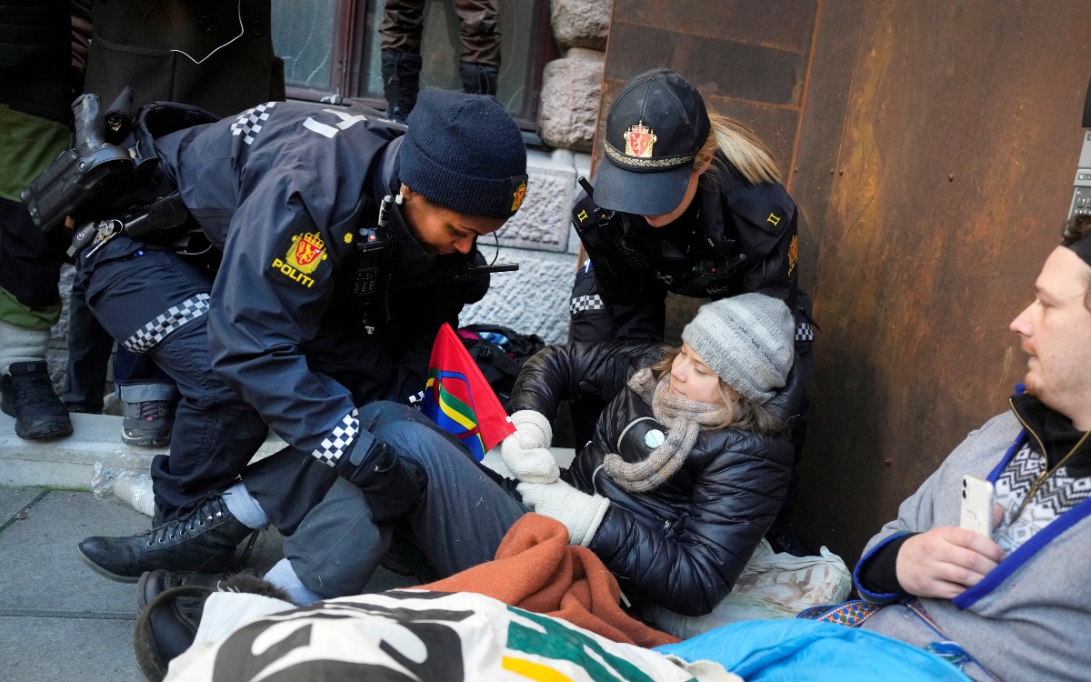 Greta Thunberg arrestada en Noruega durante una protesta | Video