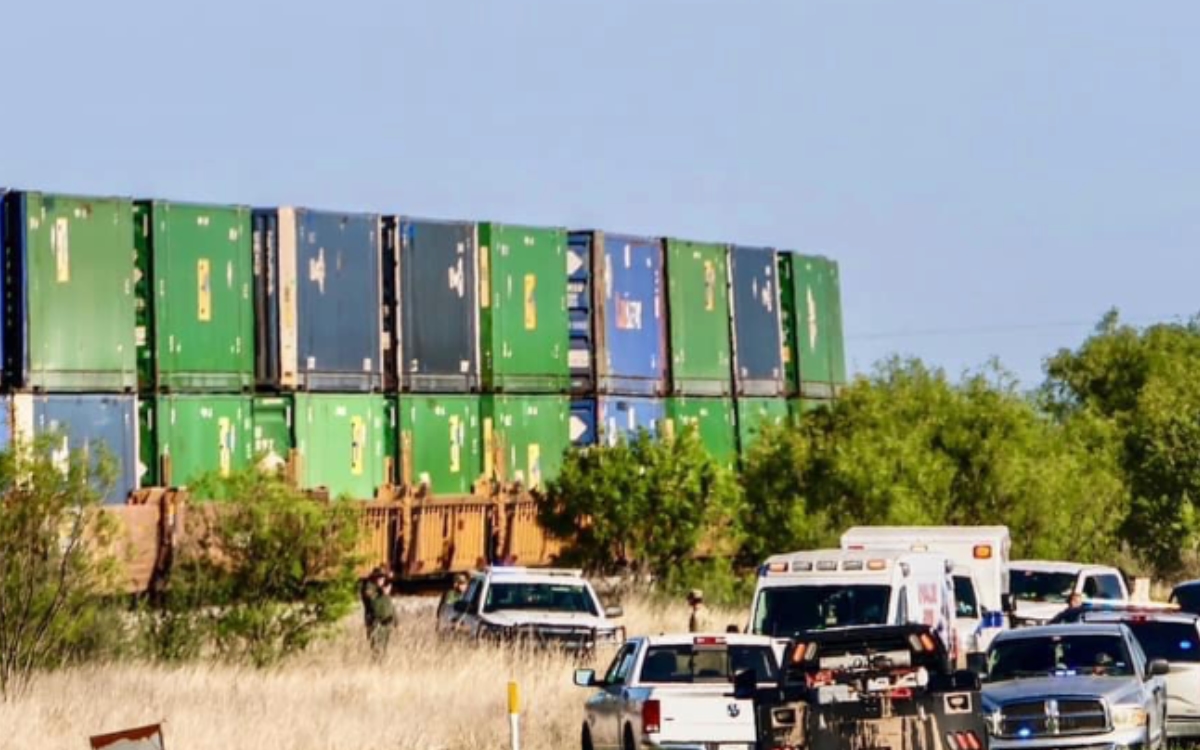 Hallan a 10 migrantes sofocándose en un tren en Texas; hay 2 muertos