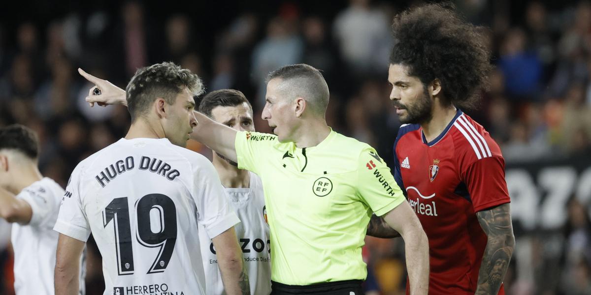 Iglesias Villanueva y su surrealista arbitraje del Valencia-Osasuna: para flipar