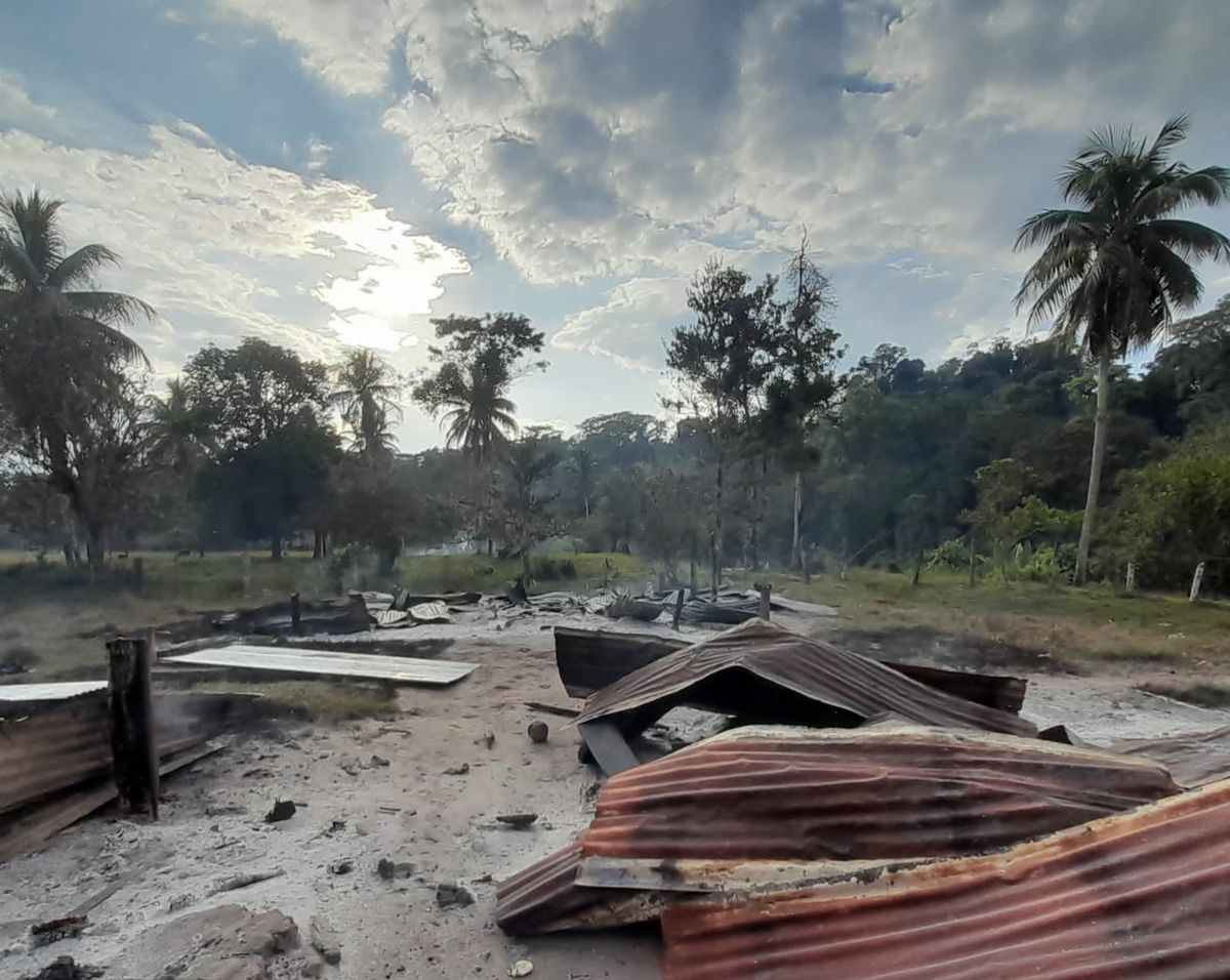 Invasores de tierras arrasan una aldea indígena y dejan al menos seis muertos en el Caribe de Nicaragua