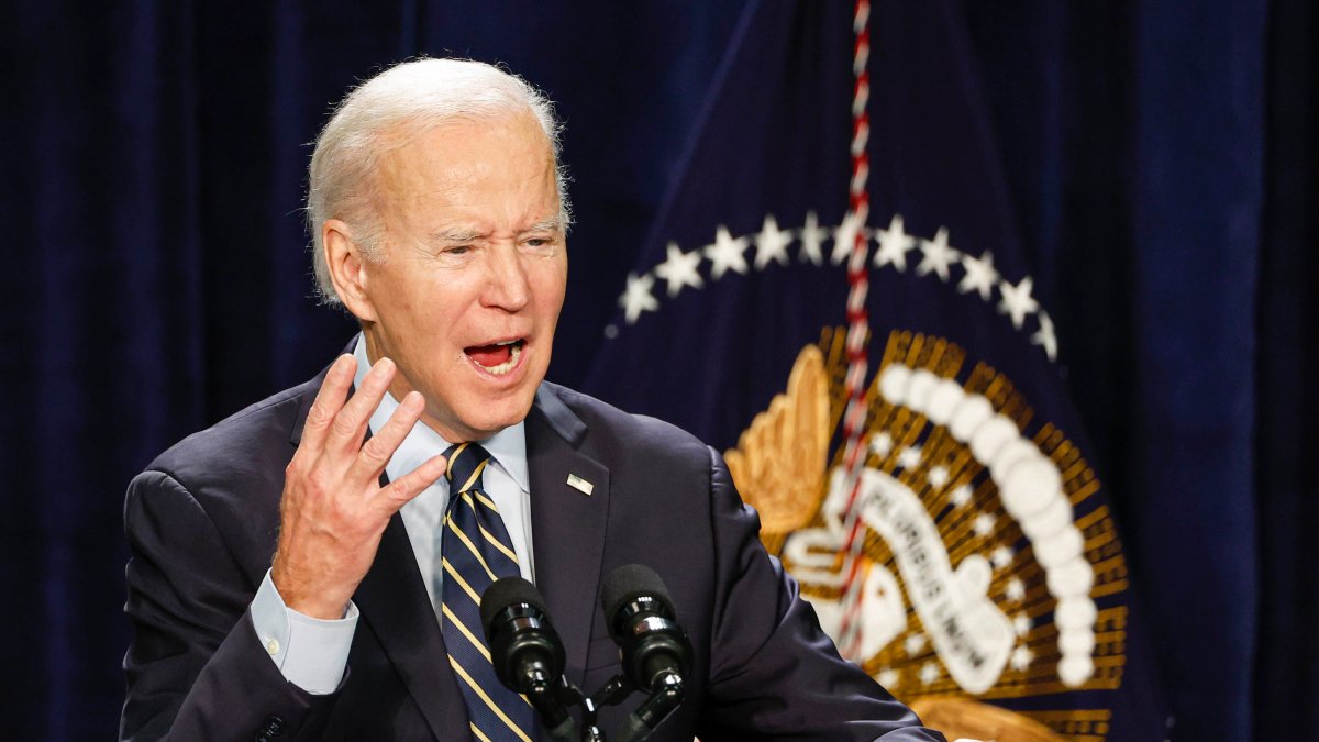 Joe Biden firma orden ejecutiva que prohíbe a las agencias federales utilizar el spyware