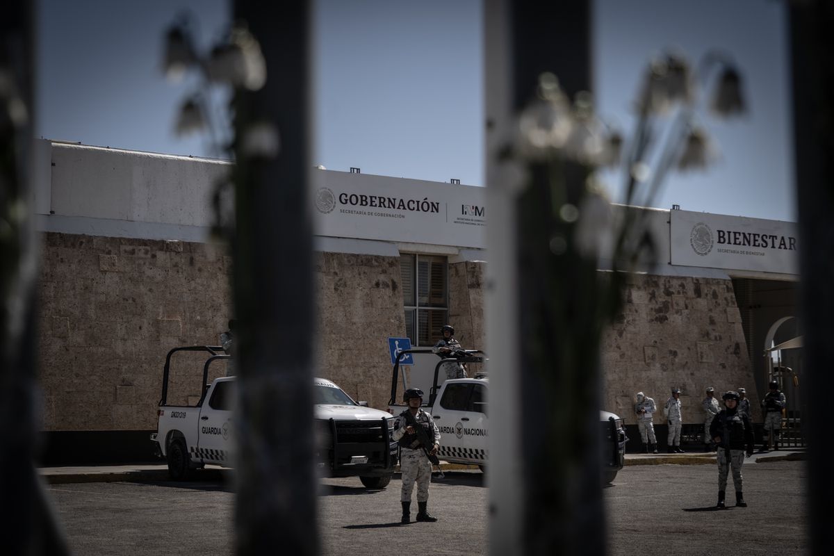 La Fiscalía apunta a tres funcionarios, cinco vigilantes privados y al menos un migrante en la tragedia de Ciudad Juárez