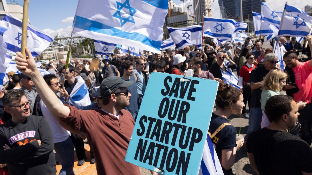 La protesta por la reforma judicial en Israel bloquea durante dos horas el acceso al aeropuerto de Tel Aviv